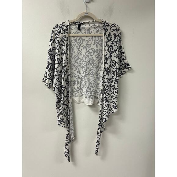 Soma Gray and White Pattern Short Sleeve Knit Wrap Sz M - Picture 1 of 3